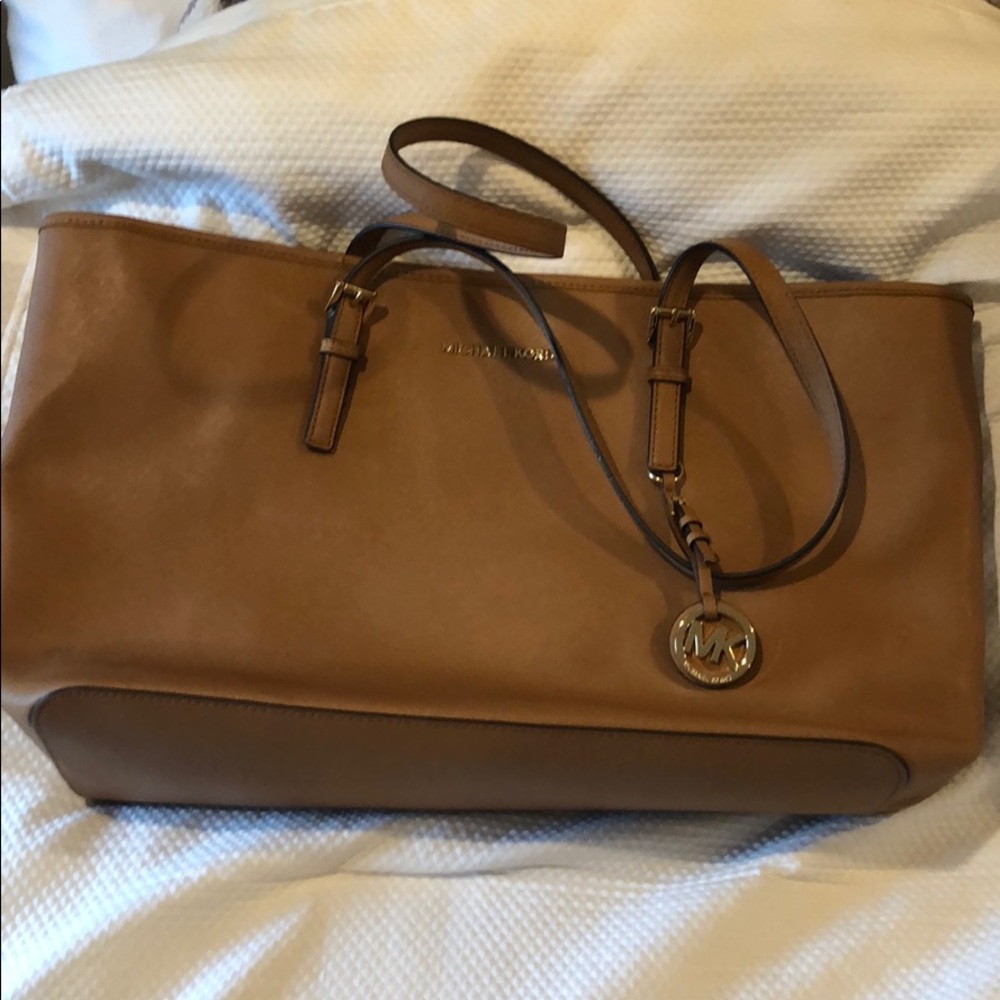 Amazing condition Michael Kors Leather tote
